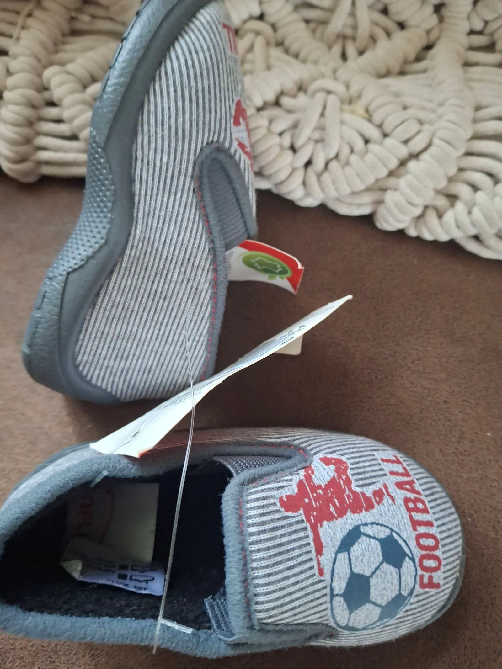 New baby football slippers with size 19 tag – photo 5